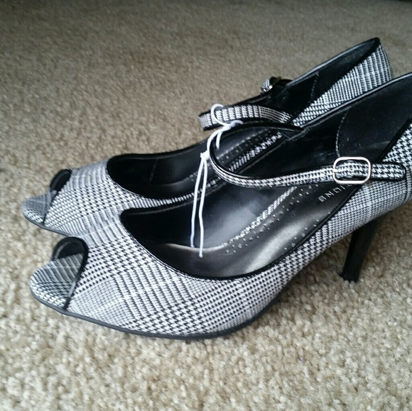 Unique Vintage Shoes - Predictions vintage Black and white vintage heels